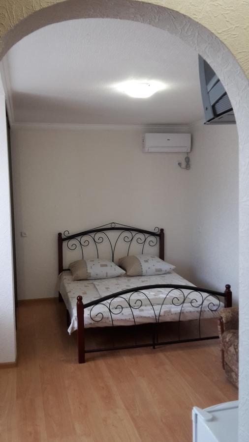 Mini Hotel Na Aiaaira Sukhumi Exteriör bild